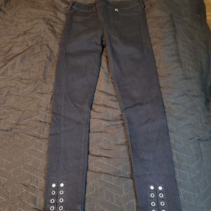 True Religeon Skinny jeans with Elastic Waist & Button holes on the Ankle Area